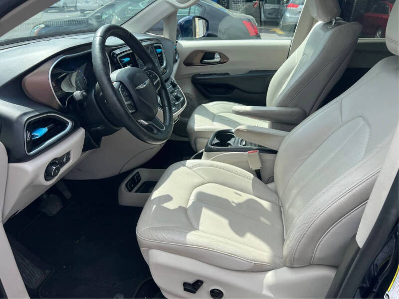 2017 Chrysler Pacifica Touring-L Plus