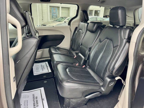 2017 Chrysler Pacifica Touring-L Plus