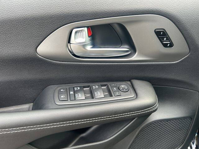 2027 Chrysler Pacifica Limited
