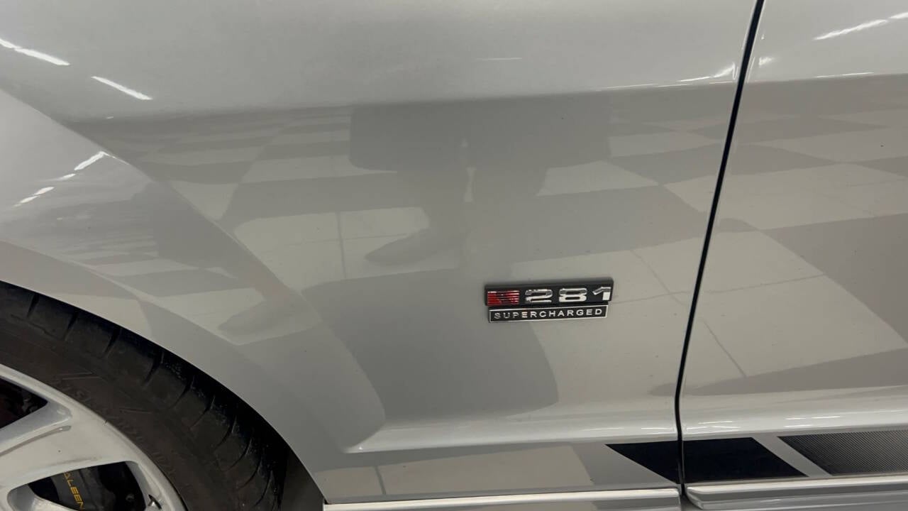 2006 Ford Mustang 43
