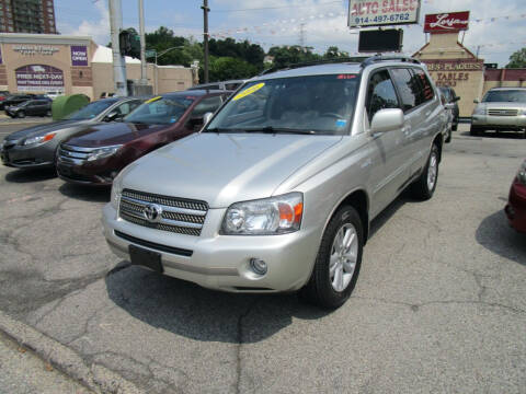 2006 Toyota Highlander Hybrid for sale at Daniel Auto Sales in Yonkers NY