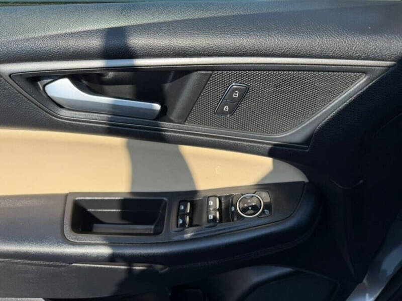 2022 Ford Edge SE