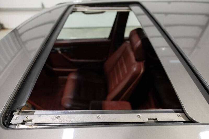 1988 Mercedes-Benz 560-Class 560 SEL