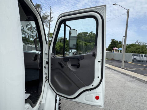 2015 Freightliner M2 106