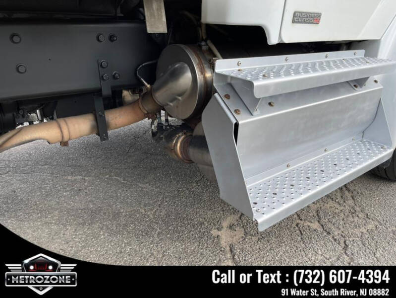 2011 Freightliner M2 106