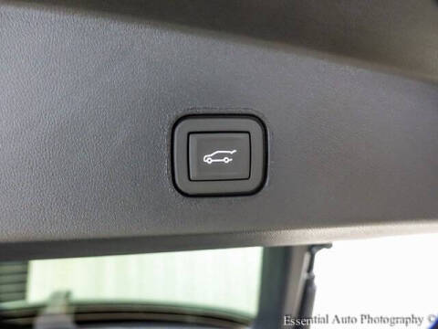 2025 Cadillac LYRIQ Luxury 1