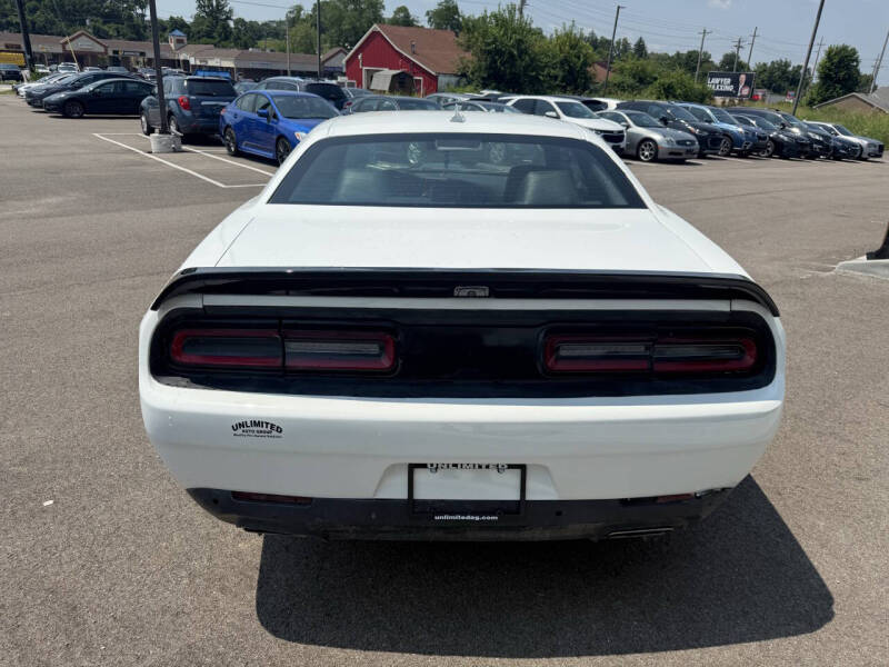 2017 Dodge Challenger 392 HEMI Scat Pack Shaker