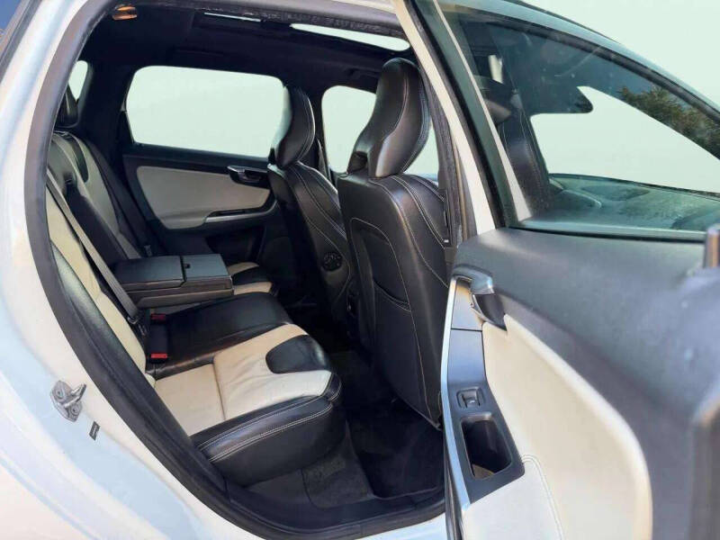 2015 Volvo XC60 T6 Drive-E Platinum