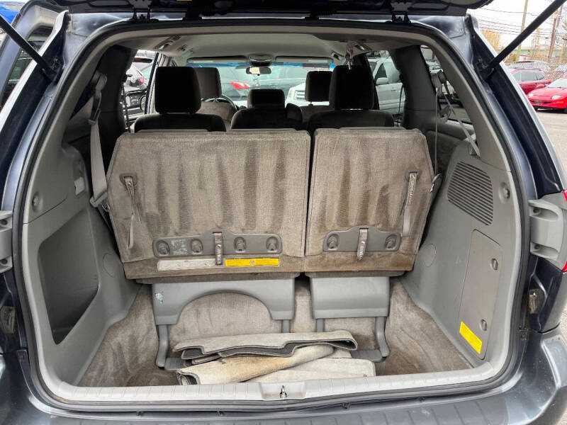 2009 Toyota Sienna LE 7-Passenger