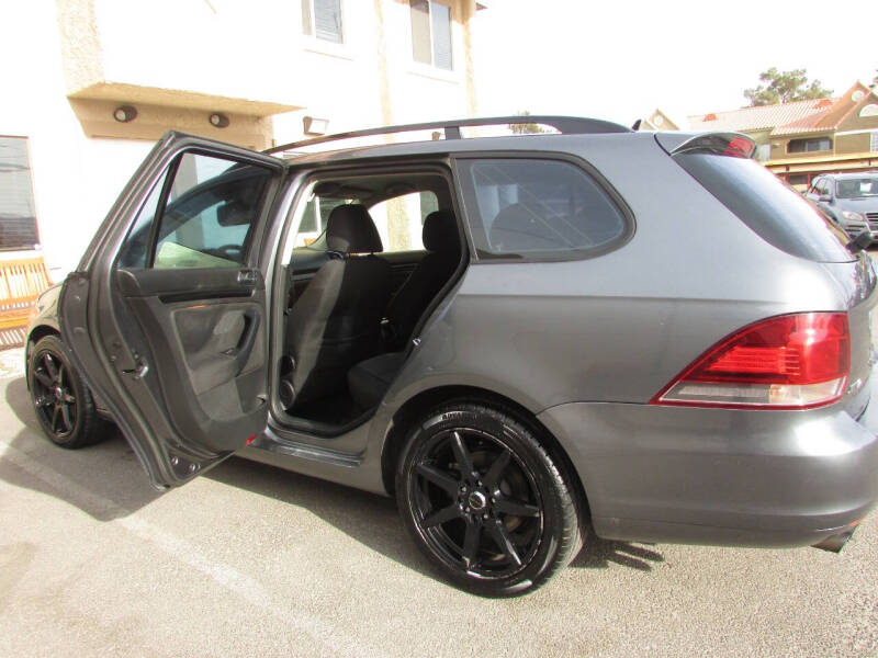 2011 Volkswagen Jetta SportWagen S photo 17