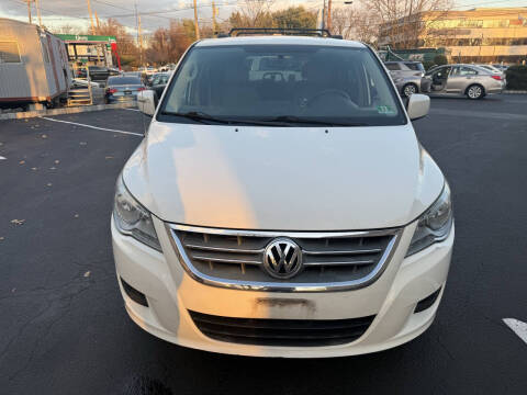 2012 Volkswagen Routan SE