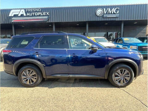 2022 Nissan Pathfinder SV