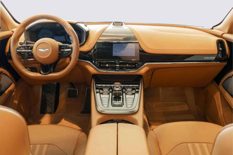 2024 Aston Martin DBX