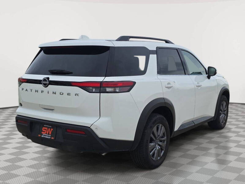 2025 Nissan Pathfinder SV
