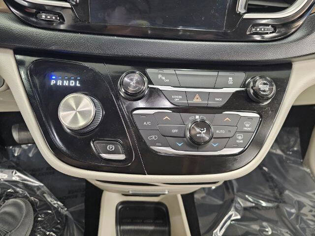2017 Chrysler Pacifica Touring-L