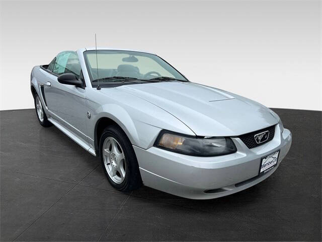 2004 Ford Mustang Deluxe