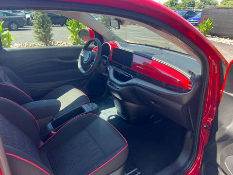 2024 FIAT 500e Inspi(RED)