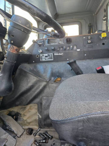 2003 Mack MR688S