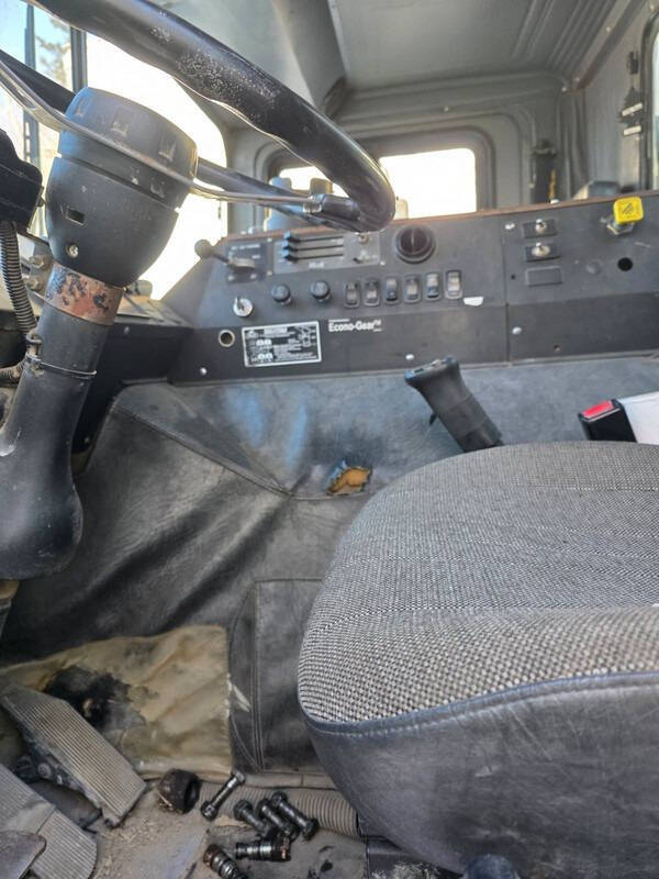 2003 Mack MR688S