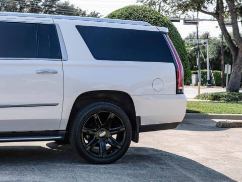 2016 Cadillac Escalade ESV Luxury Collection