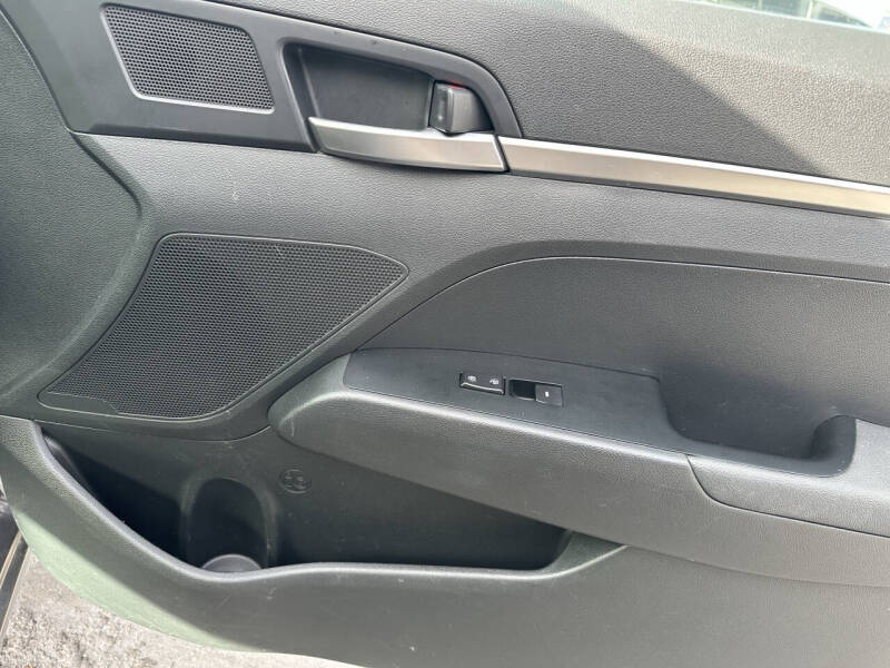 2020 Hyundai Elantra SE