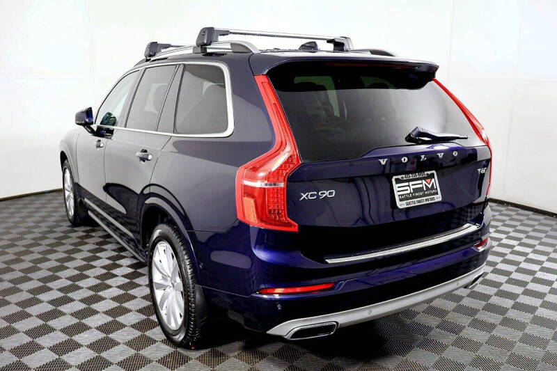 2017 Volvo XC90 T6 Momentum