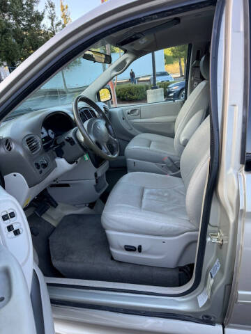 2005 Dodge Grand Caravan SXT