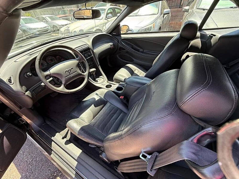 2004 Ford Mustang GT Deluxe