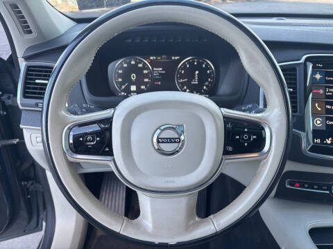 2020 Volvo XC90 T6 Momentum 6-Passenger