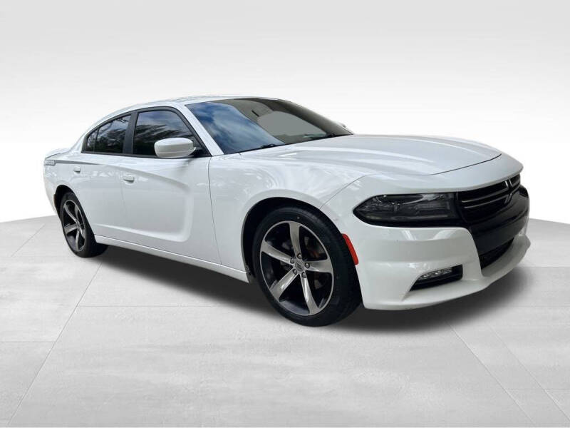 Used 2017 Dodge Charger SXT with VIN 2C3CDXHG0HH581829 for sale in Davie, FL