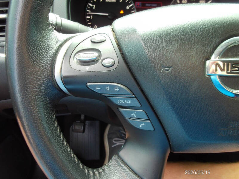 2017 Nissan Pathfinder SV