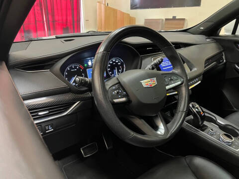 2023 Cadillac XT4 Sport