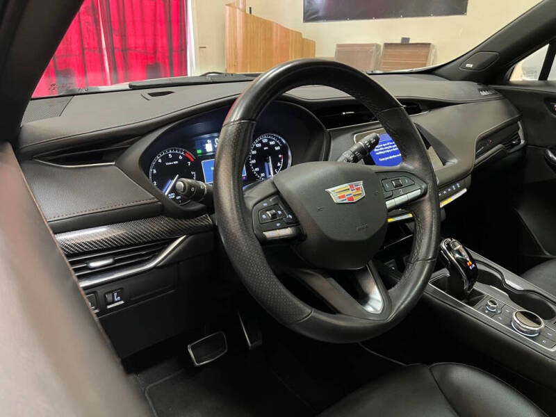 2023 Cadillac XT4 Sport