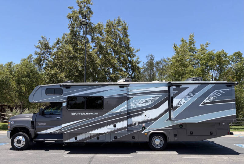 2023 Coachmen RV Entourage