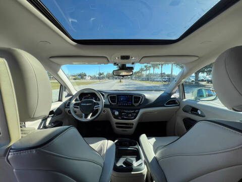 2017 Chrysler Pacifica Hybrid Platinum