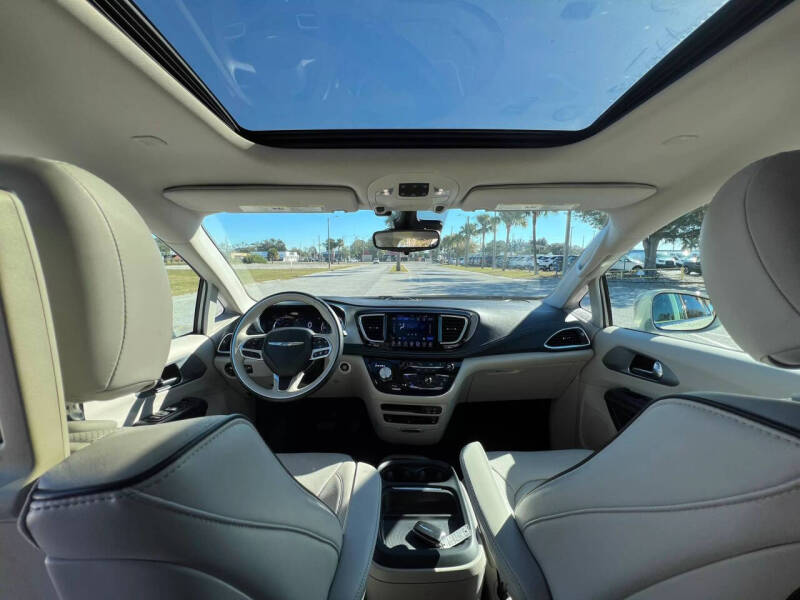 2017 Chrysler Pacifica Hybrid Platinum