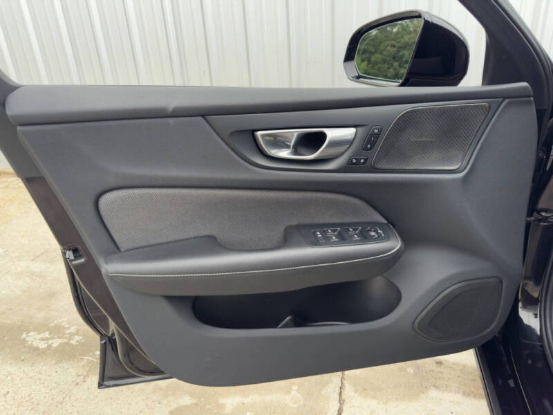 2024 Volvo S60 B5 Plus Black Edition