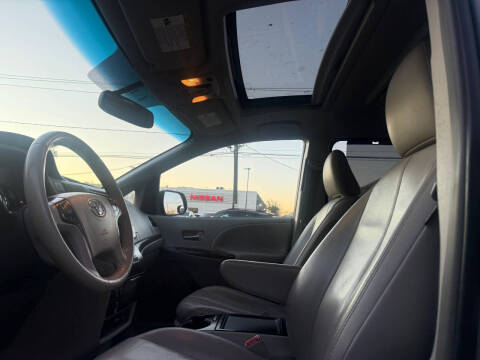 2013 Toyota Sienna XLE 8-Passenger
