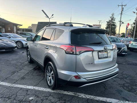 2017 Toyota RAV4 XLE