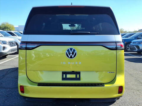 2025 Volkswagen ID. Buzz Pro S Plus 4Motion