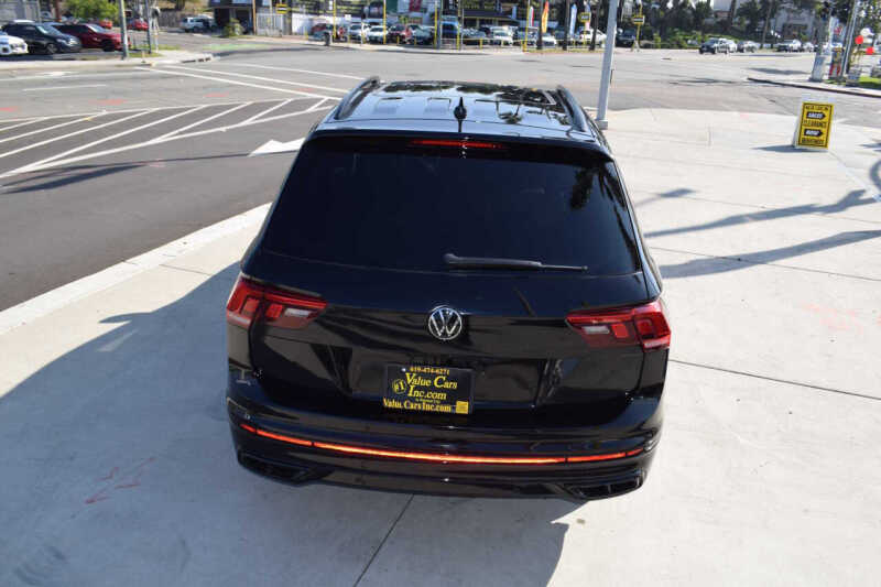 2023 Volkswagen Tiguan SE R-Line Black