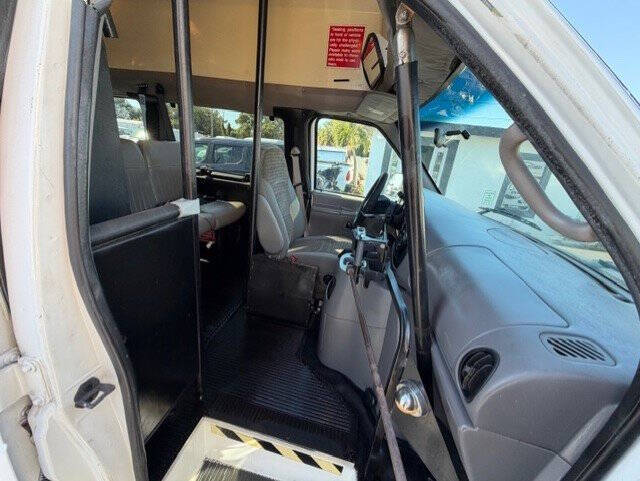 2001 Ford E-Series E-350 SD