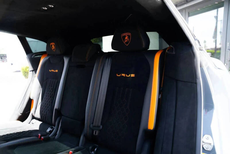 2024 Lamborghini Urus Performante