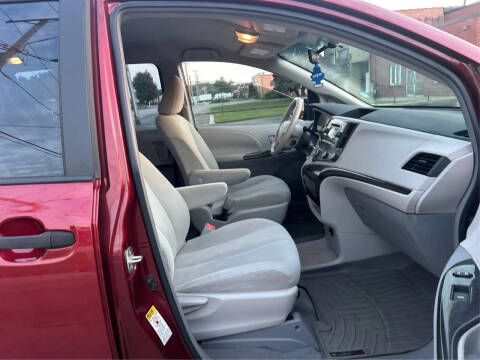 2011 Toyota Sienna Base 7-Passenger
