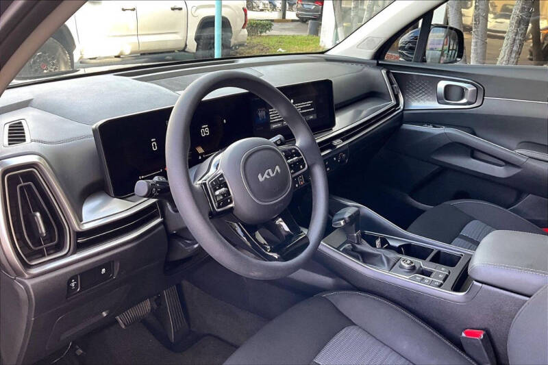 2025 Kia Sorento LX