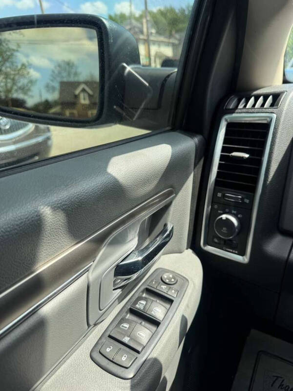 2017 RAM 1500 SLT