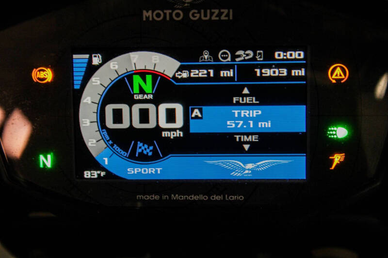 2022 Moto Guzzi V85TT