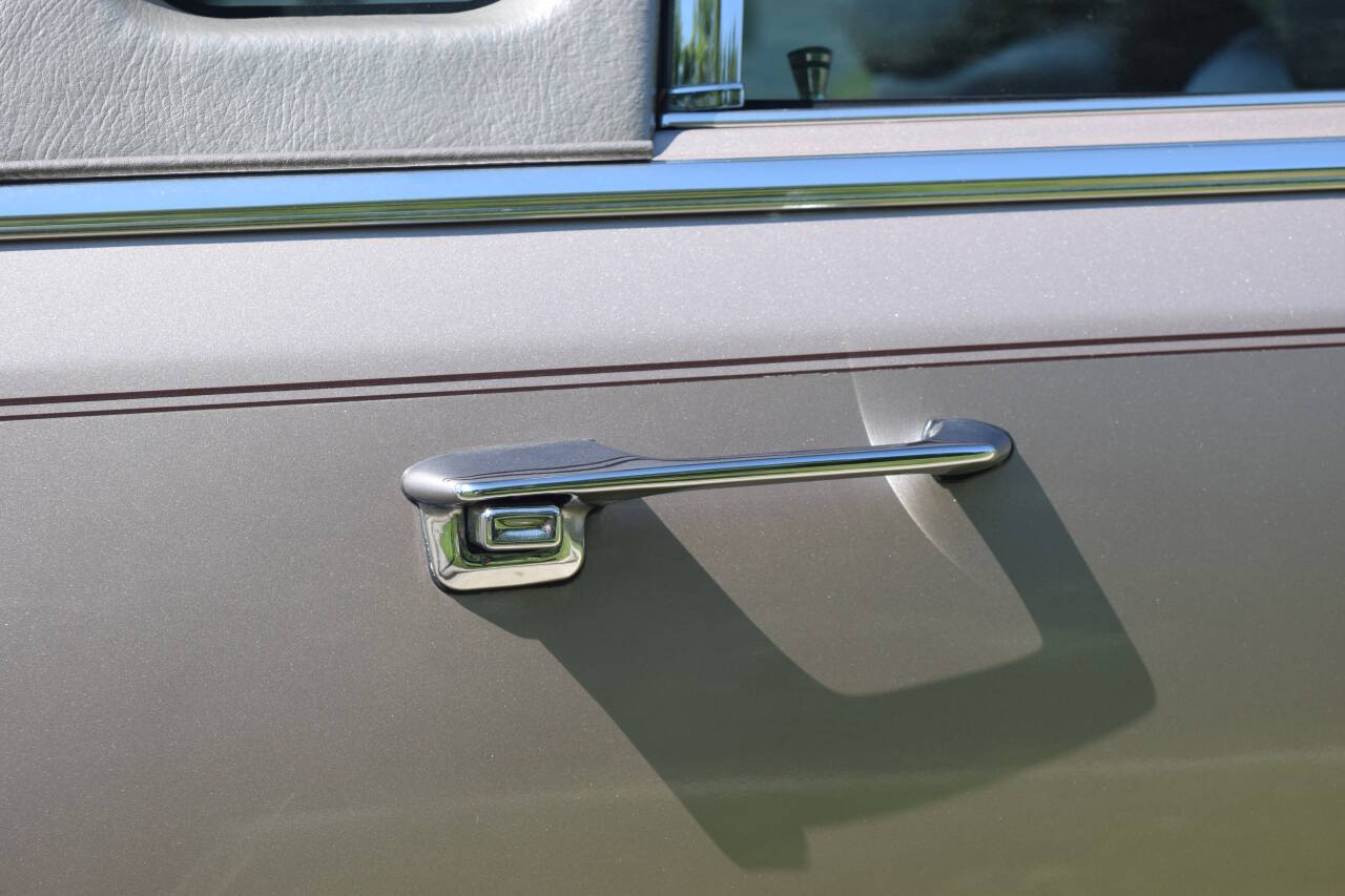 1991 Cadillac Brougham 76