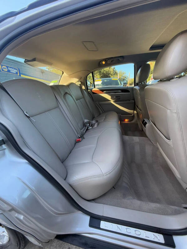 2007 Lincoln Town Car Signature Limited