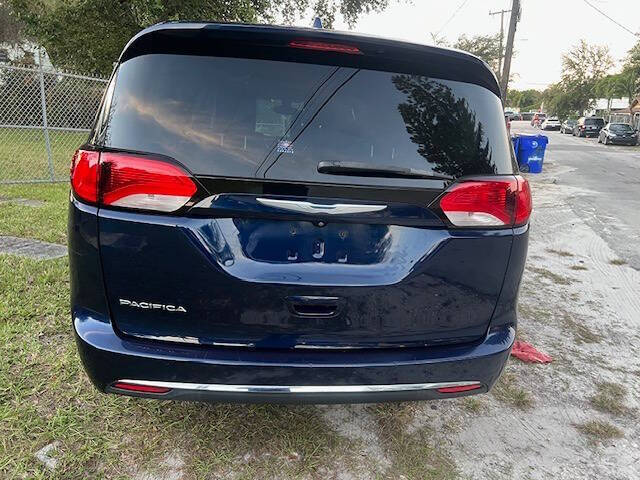 2017 Chrysler Pacifica Touring-L